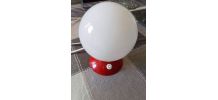 lampe à poser vintage rouge avec opaline blanche