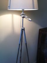 grand lampadaire créé s/anc. trépied photo  chromé