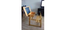 Joli pupitre en bois, au plan incliné, avec son banc et coff