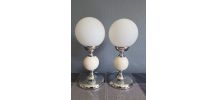 paire de lampes boule opaline blanche mate et bois peint