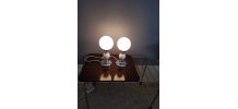 paire de lampes boule opaline blanche mate et bois peint