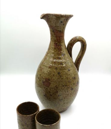 Carafe en grès pyrité et ses deux vrres