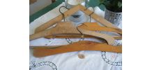 Anciens porte-manteaux en bois formes diverses