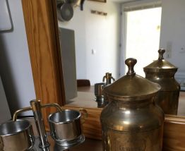 Cafetière italienne et ses 2 tasses +pot à café moulu 