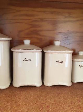 Série de pots à épices