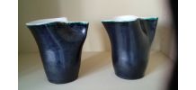 Une paire de vases vintage
