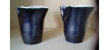 Une paire de vases vintage