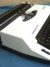 Machine à Ecrire Portable Vintage Olympia Alphamatic 33