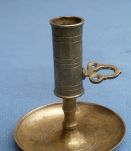 bougeoir ancien avec poussoir en laiton , vintage
