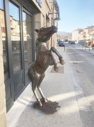 cheval en metal 