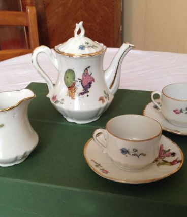 Dinette ancienne en porcelaine