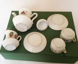 Dinette ancienne en porcelaine