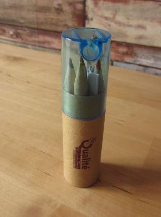    COFFERT  6 CRAYONS DE COULEUR +TAILLE CRAYON COLLECTION  