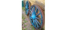 Roues et essieu de charrette d'antan