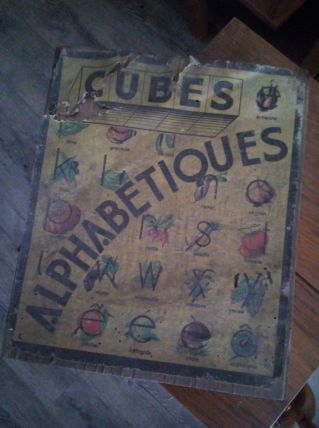 Jeu ancien cubes alphabétiques en bois