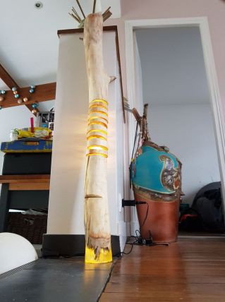Lampe résine et bois