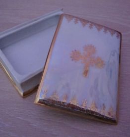 BOITE A BIJOUX EN FORME DE MISSEL EN PORCELAINE