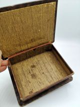 Ancienne boîte pour jeu de cartes