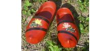 sabots  en bois peints , vintage