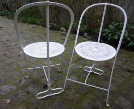 2 chaises de jardin en fer forgé blanches années 30