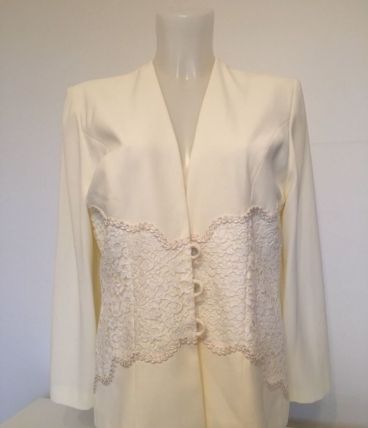 Veste doublée comme neuve avec sa jolie broderie