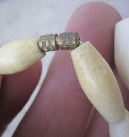 ancien collier os