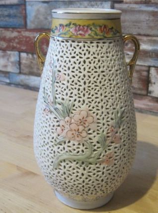 Vase chinois percée .Style lampe 