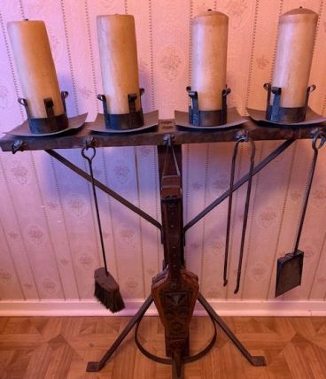 chandelier, bouclier, hache et boulet