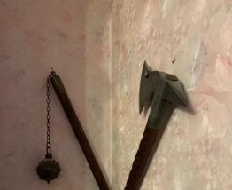 chandelier, bouclier, hache et boulet