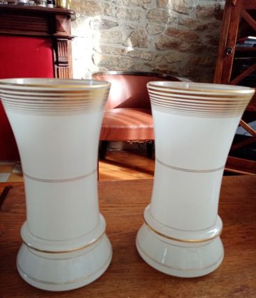 Rare paire de vases opaline savonneuse  ancienne XIX ème