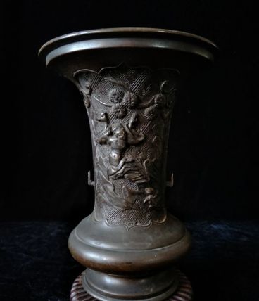 Vase en bronze fin XIXème 