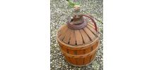 dame jeanne recouverte  en bois, vintage