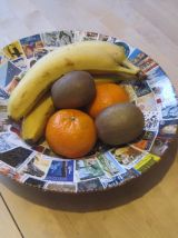 Creation coupe a fruits  .Sur plat creux en porcelaine  