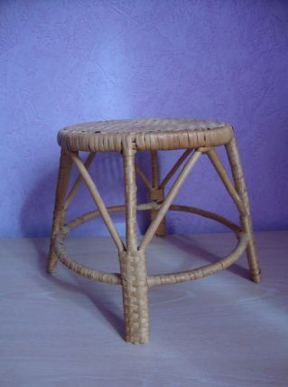 ANCIEN PETIT TABOURET EN ROTIN