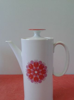 Cafetière en porcelaine.