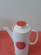 Cafetière en porcelaine.