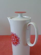 Cafetière en porcelaine.