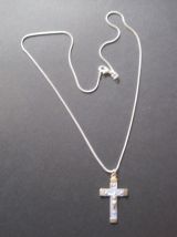 Ancienne croix en Métal + Nacro couleur BLEU  avec chaine 