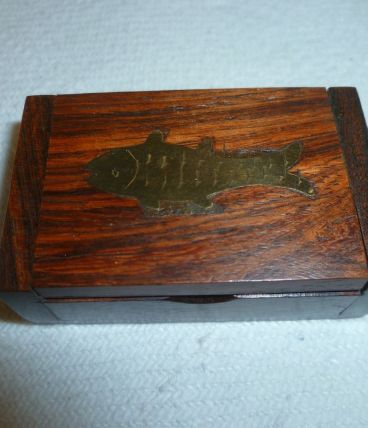 Petite boite en bois incrusté laiton indienne