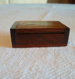 Petite boite en bois incrusté laiton indienne
