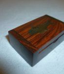 Petite boite en bois incrusté laiton indienne