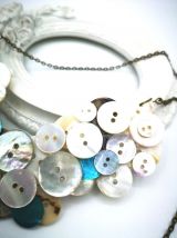 Collier plastron boutons de nacre