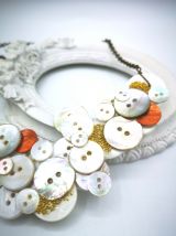 Collier plastron boutons nacres orange