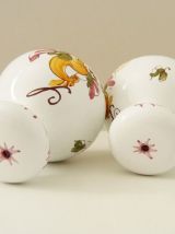 Set salière et poivrière en faïence de Moustiers.