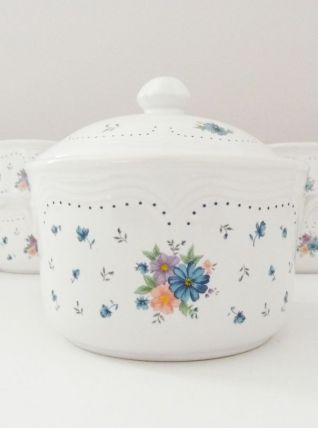 Lot de 10 raviers et une cocotte en céramique 