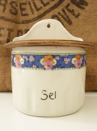 Ancienne boîte à sel en céramique et couvercle en bois. 