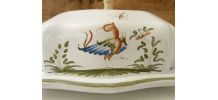 Beurrier, faïence estampillée Feret à Moustiers décor oiseau