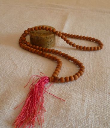 Mâlâ ou chapelet bouddhiste en bois de santal