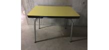 Table en formica jaune années 60