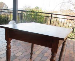 petit bureau ancien table  de travail pièds tournés